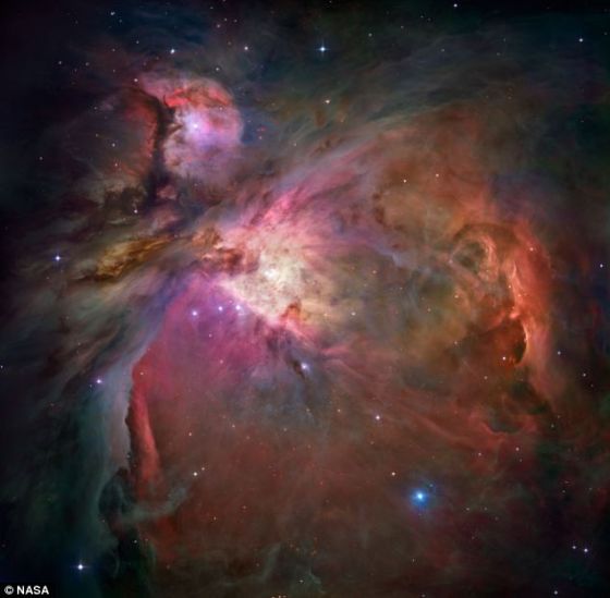 垂死恒星周围形成尘粒，而且这些尘粒被抛入太空，能够促使行星形成，它们是宇宙演变的一种关键成分。
